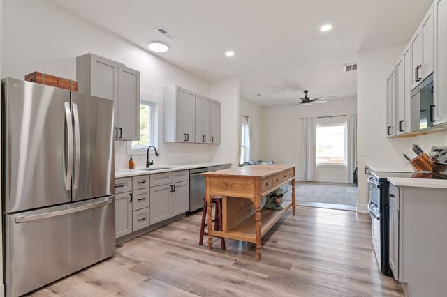 415 W 13th St, Columbia, TN 38401