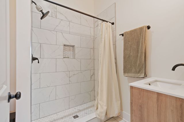 415 W 13th St, Columbia, TN 38401
