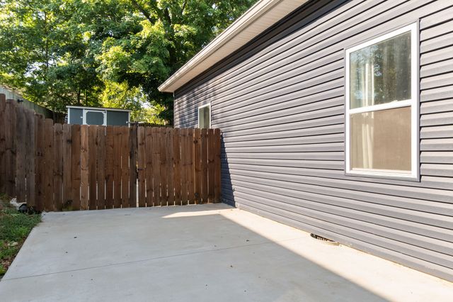 415 W 13th St, Columbia, TN 38401
