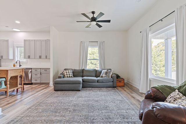 415 W 13th St, Columbia, TN 38401