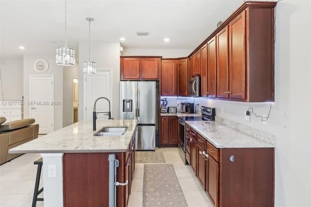 1402 Myrtle Oak Ter, Hollywood, FL 33021