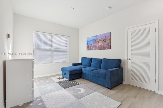 1402 Myrtle Oak Ter, Hollywood, FL 33021