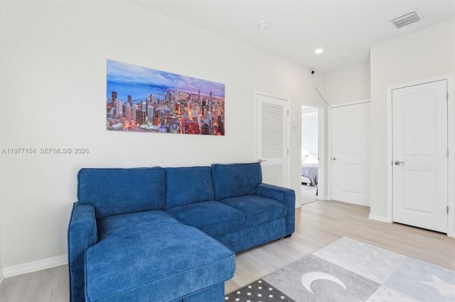 1402 Myrtle Oak Ter, Hollywood, FL 33021