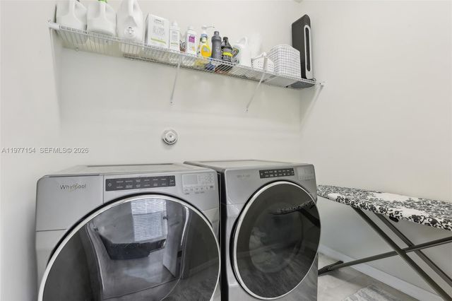 1402 Myrtle Oak Ter, Hollywood, FL 33021