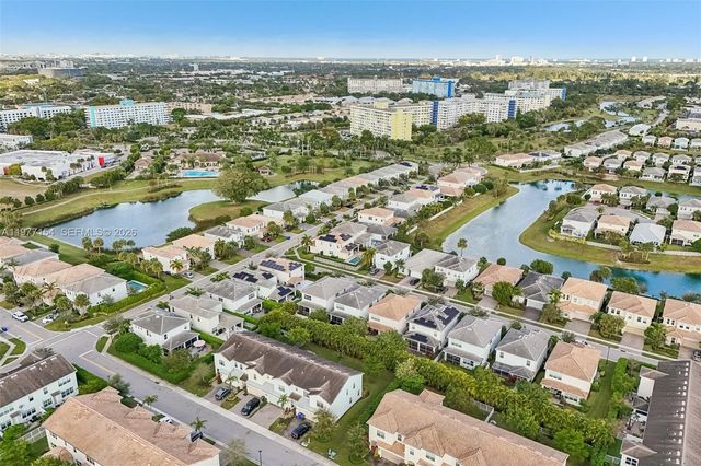 1402 Myrtle Oak Ter, Hollywood, FL 33021