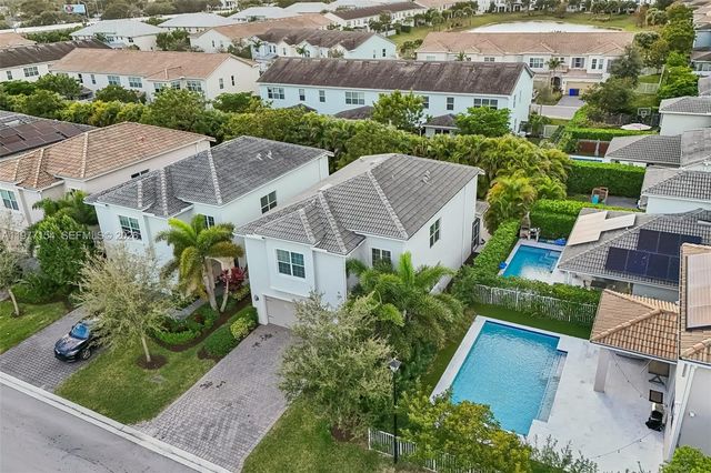 1402 Myrtle Oak Ter, Hollywood, FL 33021