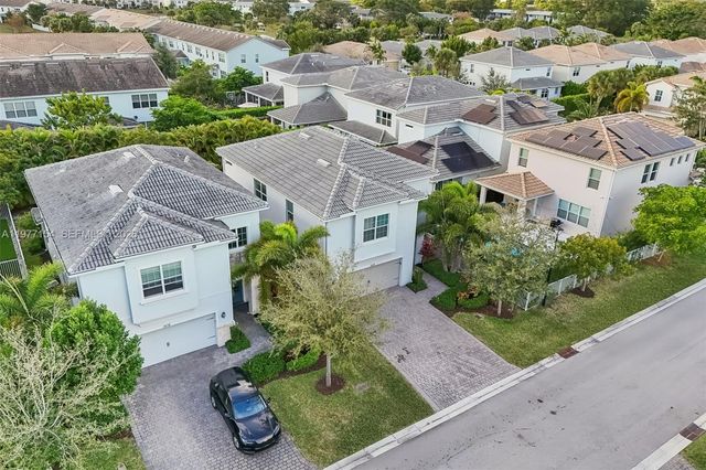 1402 Myrtle Oak Ter, Hollywood, FL 33021