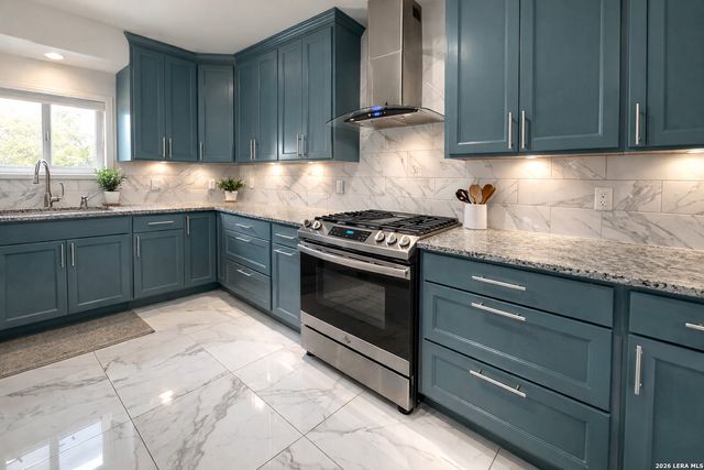 316 N Welhausen, Poth, TX 78147