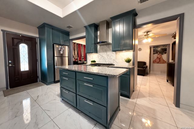 316 N Welhausen, Poth, TX 78147