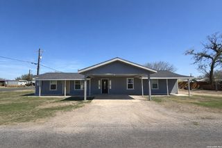 316 N Welhausen, Poth, TX 78147