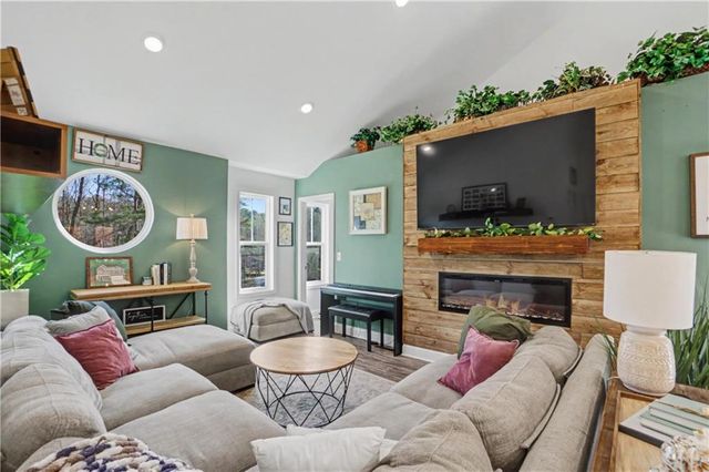 125 Wolverine Drive, Waleska, GA 30183