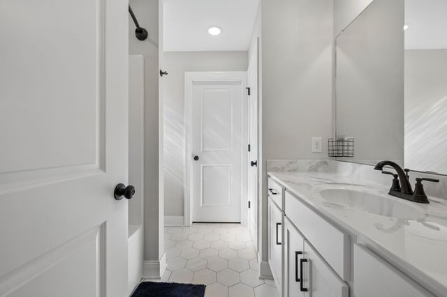 3165 Lights Chapel Rd, Greenbrier, TN 37073