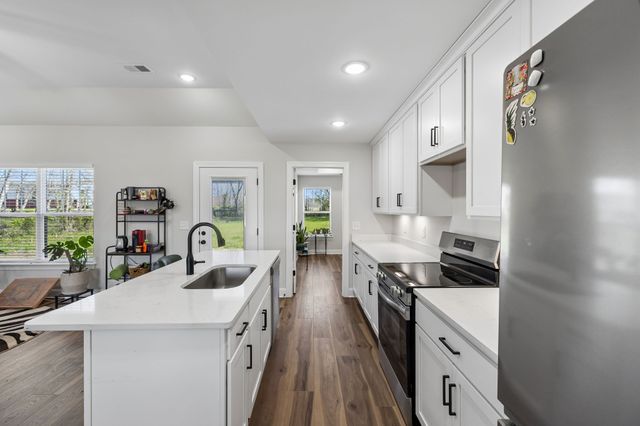 3165 Lights Chapel Rd, Greenbrier, TN 37073