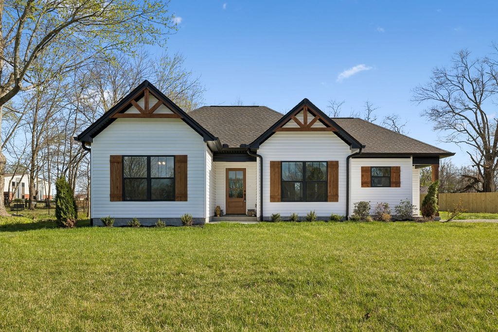 3165 Lights Chapel Rd, Greenbrier, TN 37073