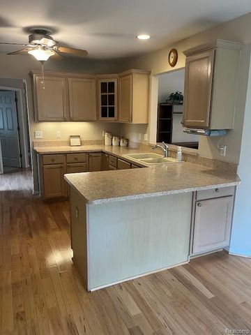 61315 Wedgewood Drive 18, Washington Township, MI 48094