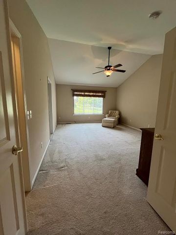 61315 Wedgewood Drive 18, Washington Township, MI 48094