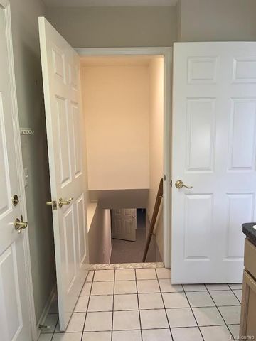 61315 Wedgewood Drive 18, Washington Township, MI 48094