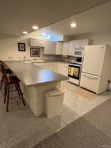 61315 Wedgewood Drive 18, Washington Township, MI 48094