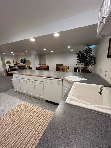 61315 Wedgewood Drive 18, Washington Township, MI 48094