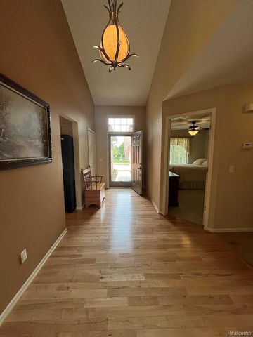 61315 Wedgewood Drive 18, Washington Township, MI 48094