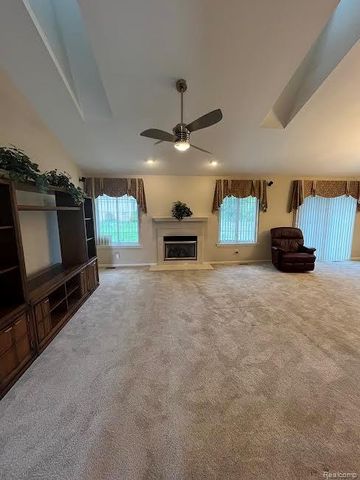 61315 Wedgewood Drive 18, Washington Township, MI 48094