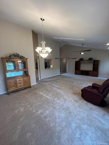 61315 Wedgewood Drive 18, Washington Township, MI 48094