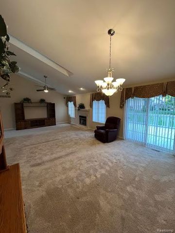 61315 Wedgewood Drive 18, Washington Township, MI 48094