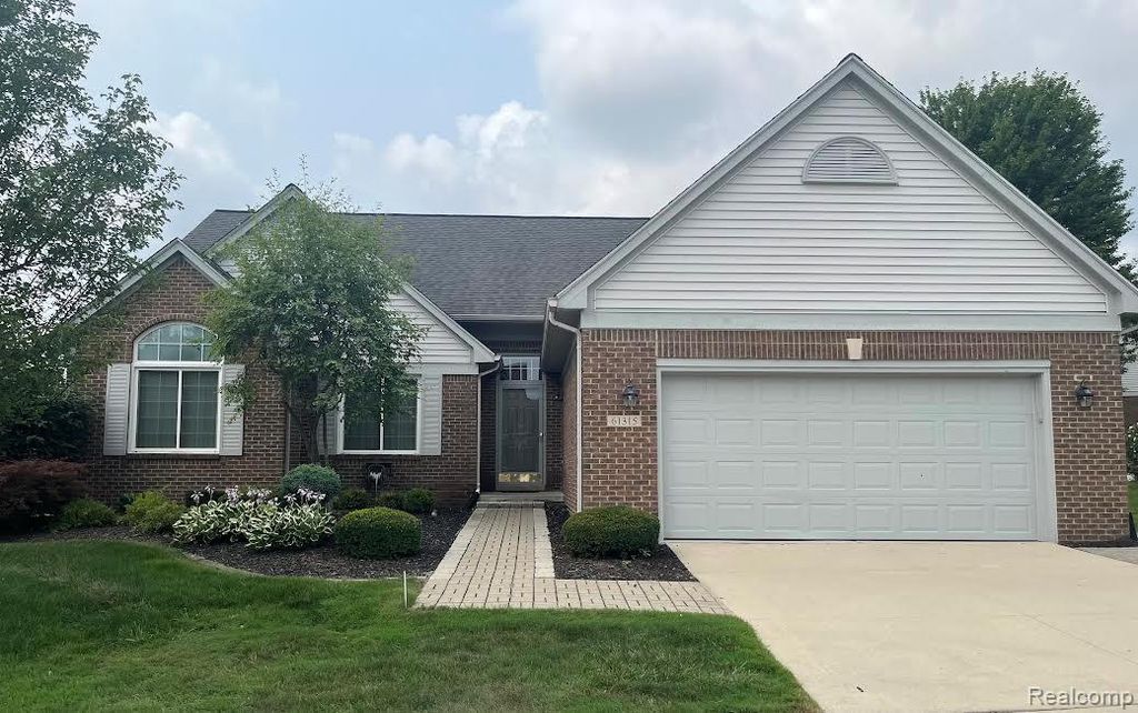 61315 Wedgewood Drive 18, Washington Township, MI 48094