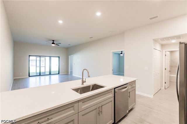 925 SE 14th ST, Cape Coral, FL 33990