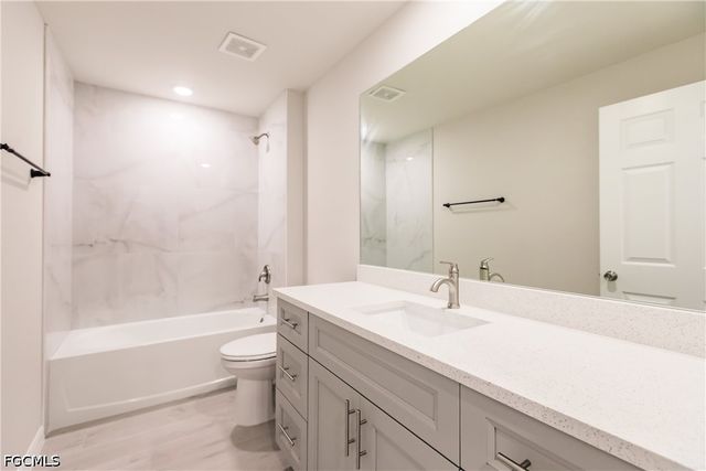 925 SE 14th ST, Cape Coral, FL 33990