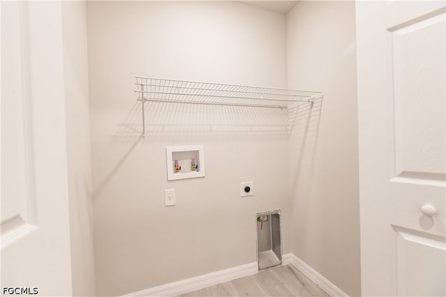 925 SE 14th ST, Cape Coral, FL 33990