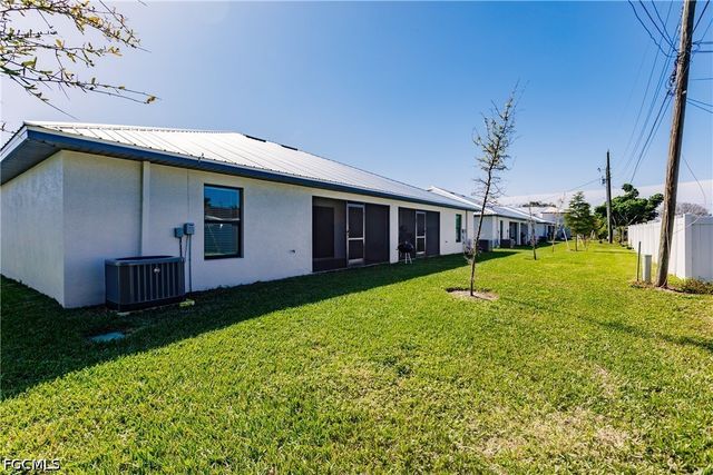 925 SE 14th ST, Cape Coral, FL 33990