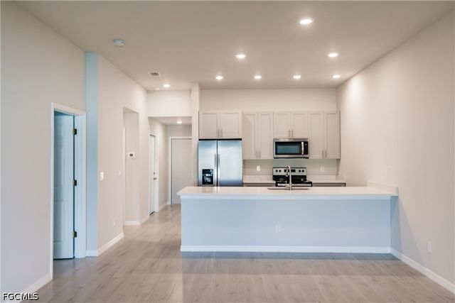 925 SE 14th ST, Cape Coral, FL 33990