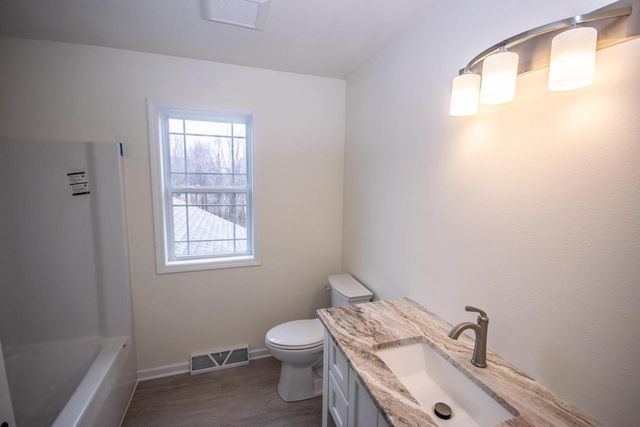 1336 Legion CIRCLE, West Bend, WI 53090