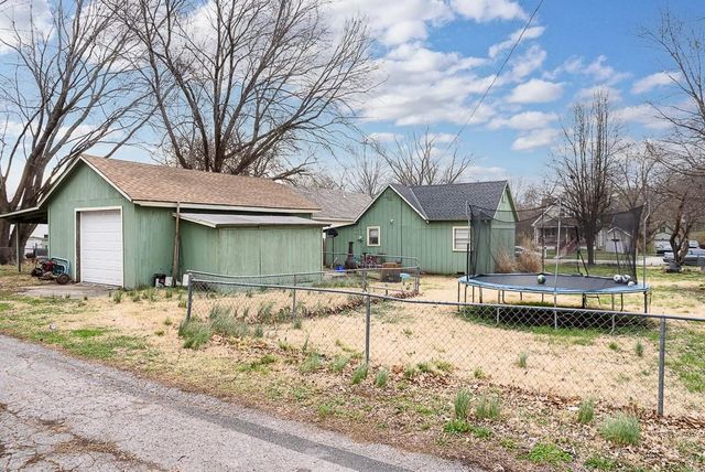 1020 Osage Street, Leavenworth, KS 66048