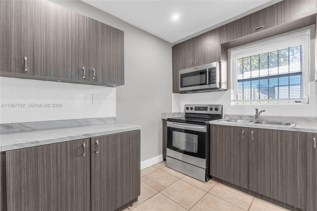 6940 NW 6th Ct 1, Miami, FL 33150