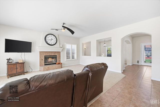 6611 Radio Flyer Drive, Bakersfield, CA 93312
