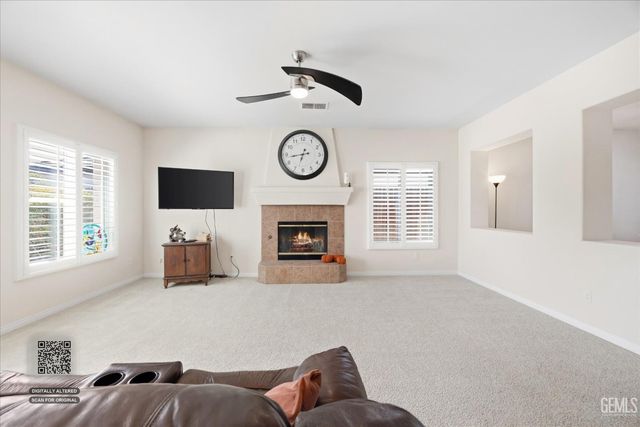 6611 Radio Flyer Drive, Bakersfield, CA 93312