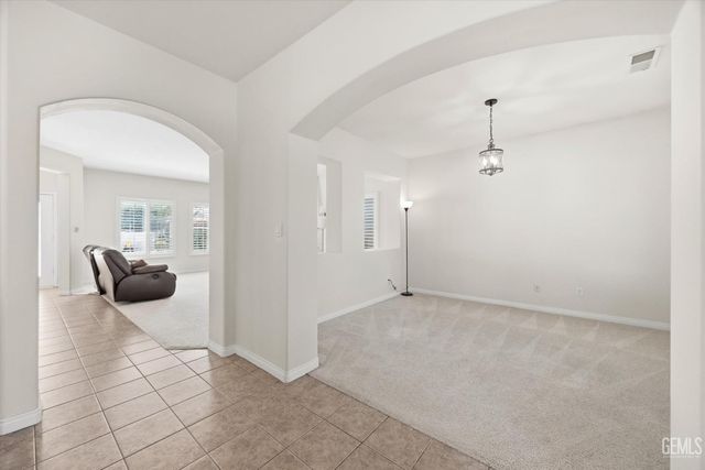 6611 Radio Flyer Drive, Bakersfield, CA 93312