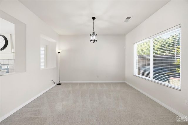 6611 Radio Flyer Drive, Bakersfield, CA 93312