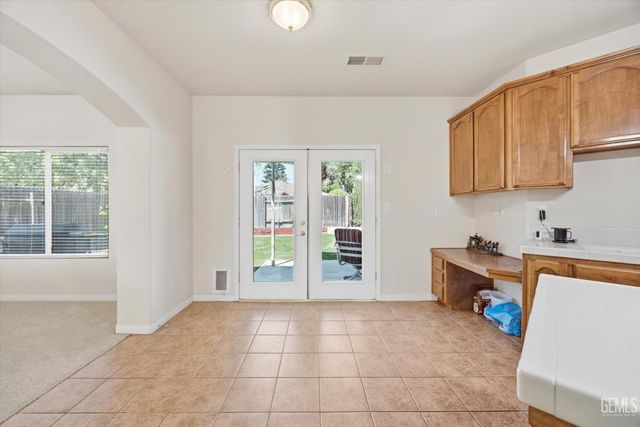 6611 Radio Flyer Drive, Bakersfield, CA 93312