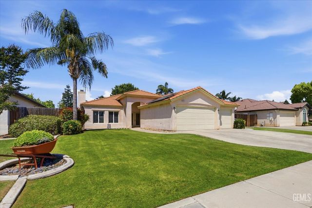 6611 Radio Flyer Drive, Bakersfield, CA 93312