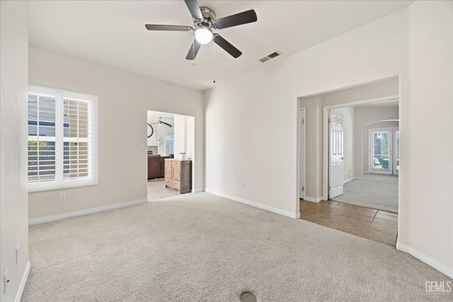 6611 Radio Flyer Drive, Bakersfield, CA 93312