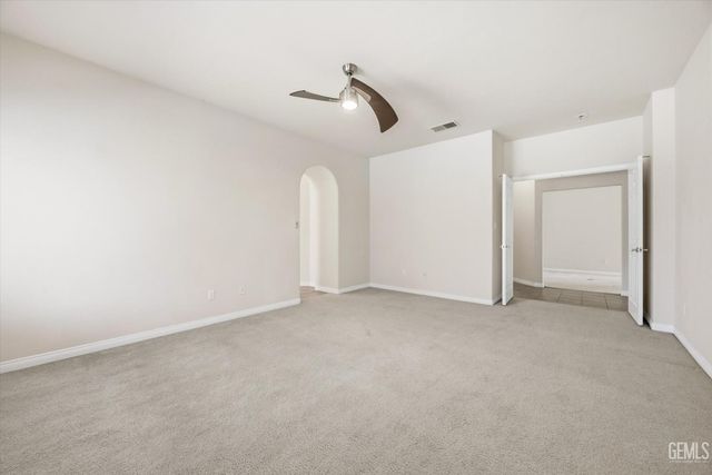 6611 Radio Flyer Drive, Bakersfield, CA 93312