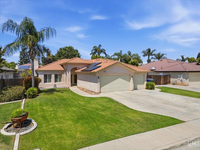 6611 Radio Flyer Drive, Bakersfield, CA 93312
