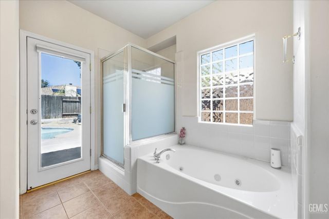 6611 Radio Flyer Drive, Bakersfield, CA 93312