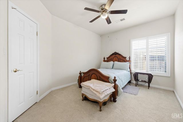 6611 Radio Flyer Drive, Bakersfield, CA 93312