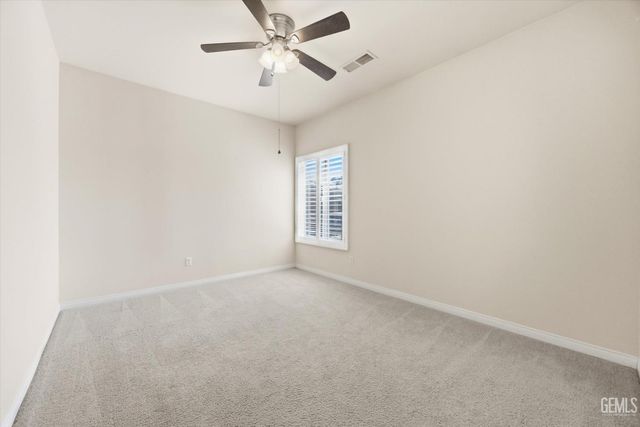 6611 Radio Flyer Drive, Bakersfield, CA 93312