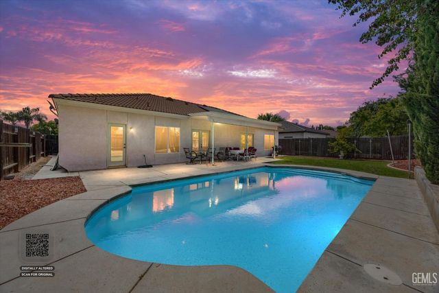 6611 Radio Flyer Drive, Bakersfield, CA 93312