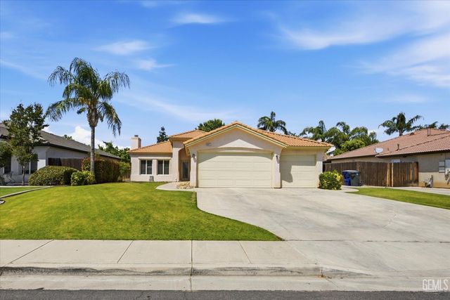 6611 Radio Flyer Drive, Bakersfield, CA 93312